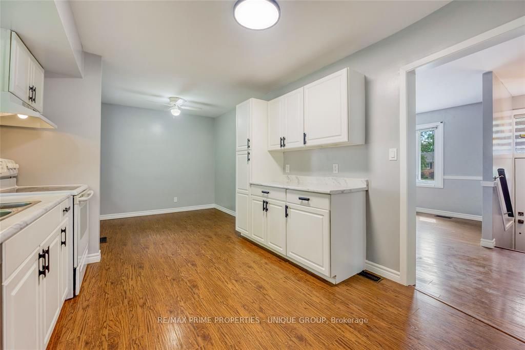890 Hollands Avenue, Sarnia, ON N7S 3C1