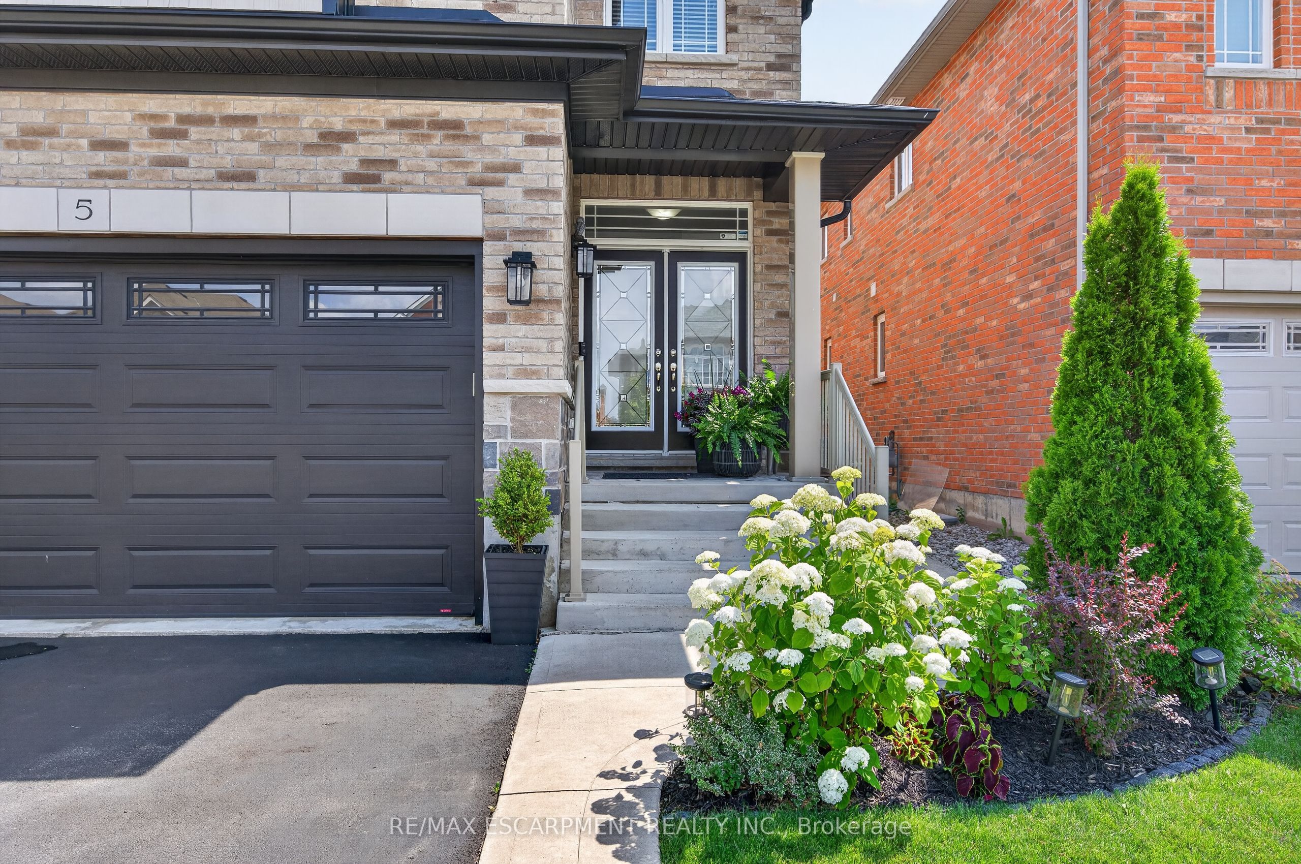5 Narbonne Crescent, Hamilton, ON L8G 0J8