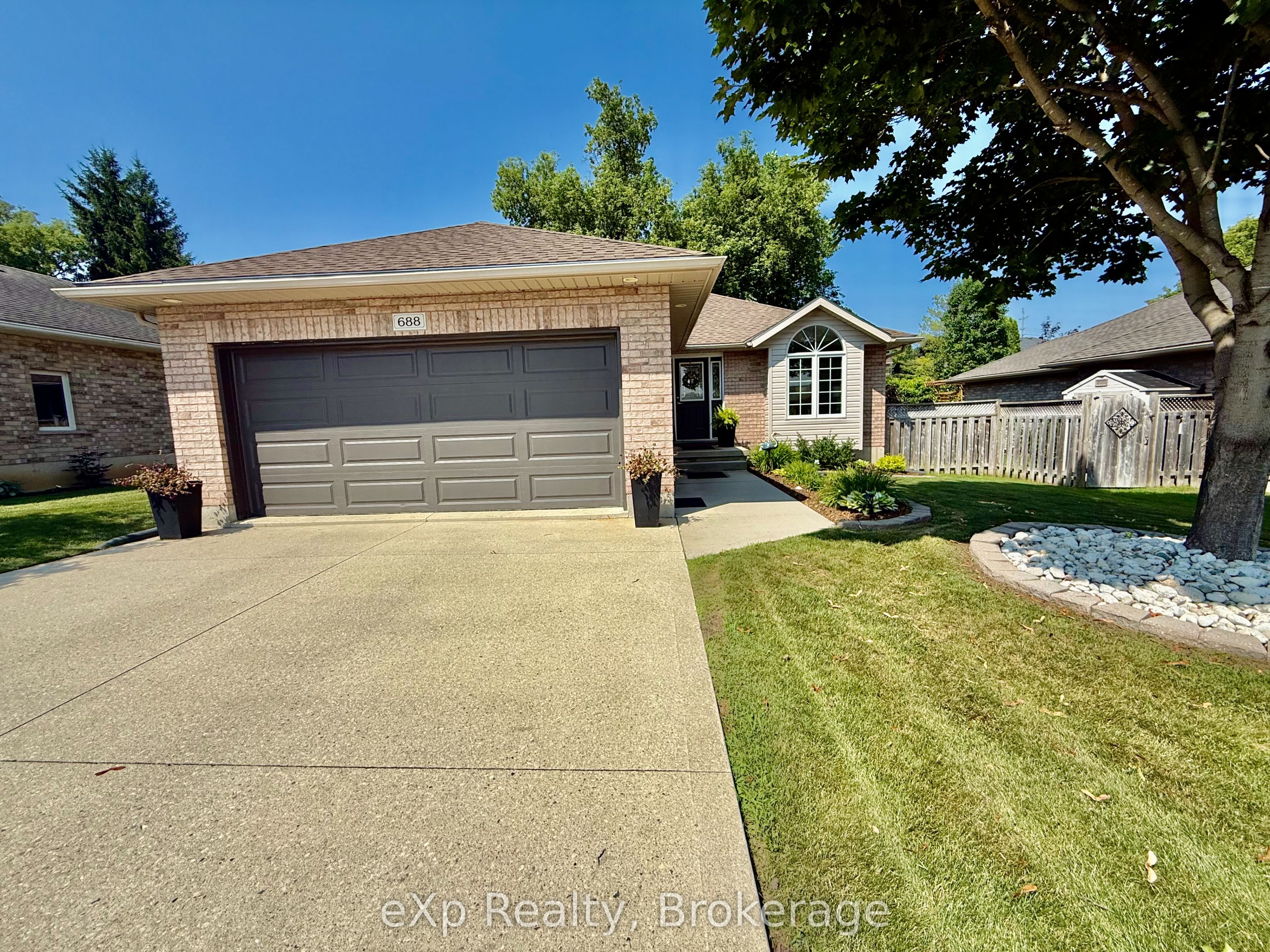 688 22nd Avenue, Hanover, ON N4N 3W8