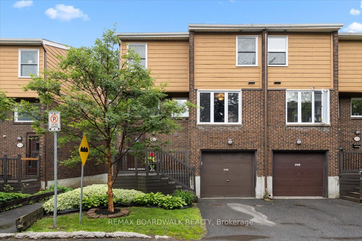 2126 Eric Crescent 18, Cyrville - Carson Grove - Pineview, ON K1B 4P4