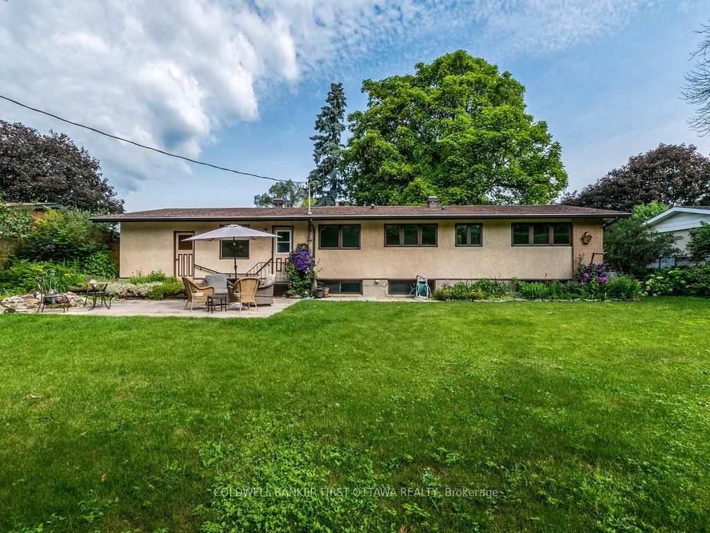 84 Cleadon Drive, Crystal Bay - Rocky Point - Bayshore, ON K2H 5P3