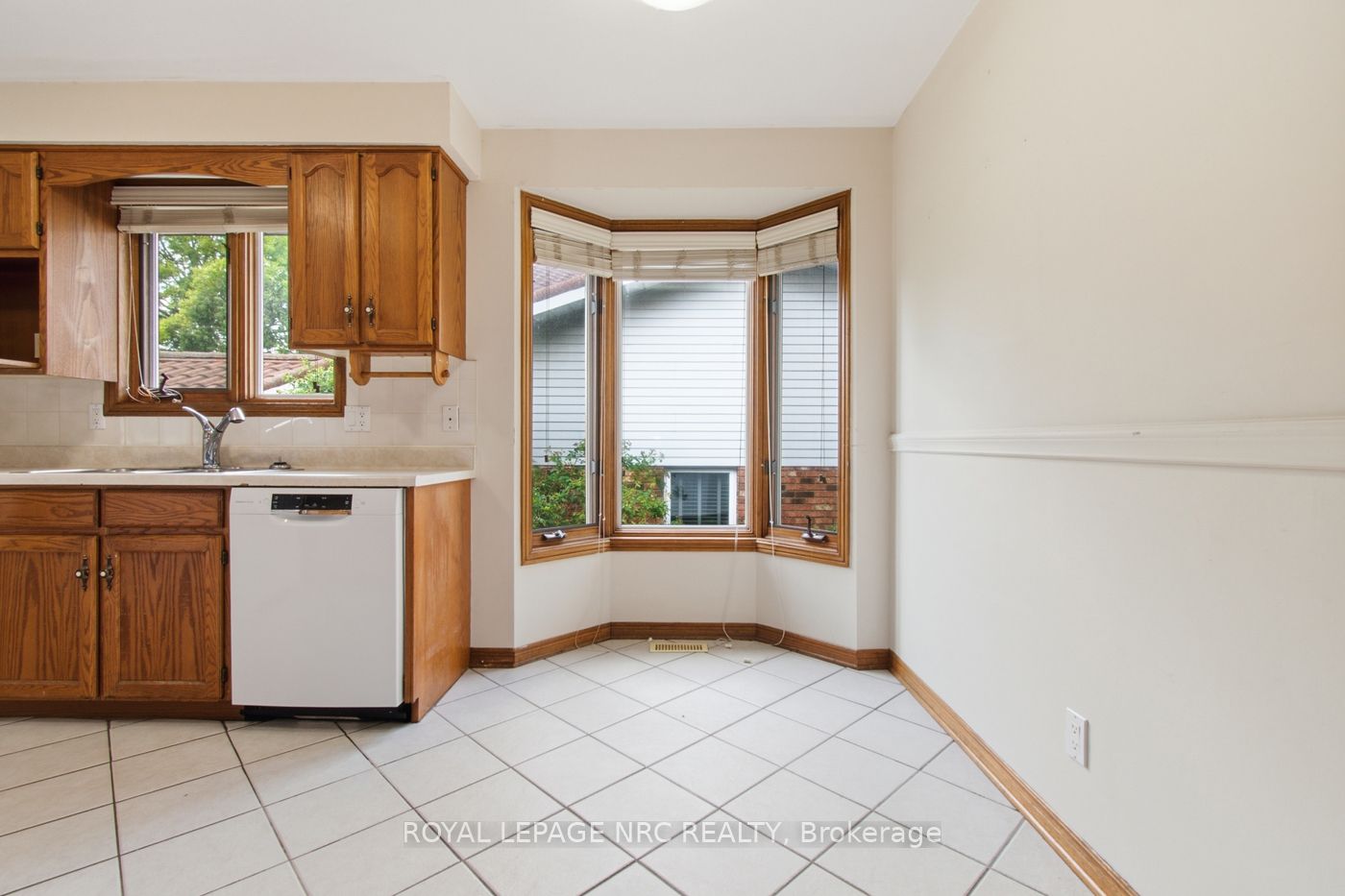 12 Harvest Oak Drive, St. Catharines, ON L2S 3H5