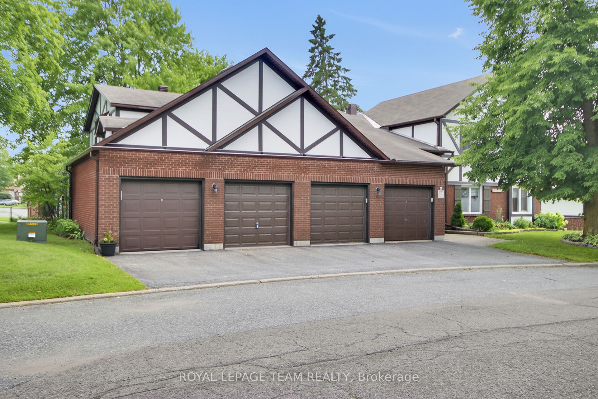 10 Stonehill Court B, Kanata, ON K2M 1E5