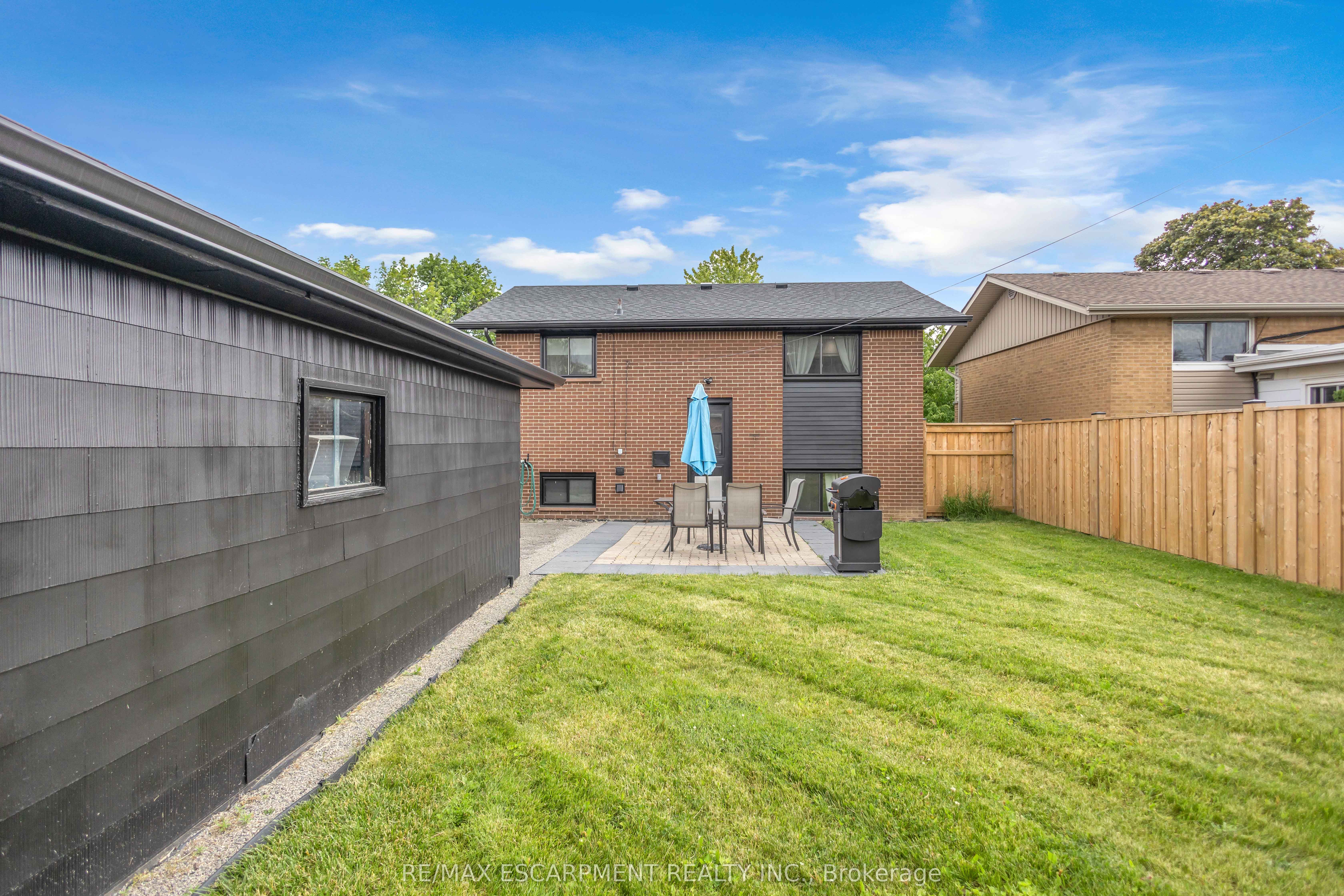 253 Fernwood Crescent, Hamilton, ON L8T 3L7