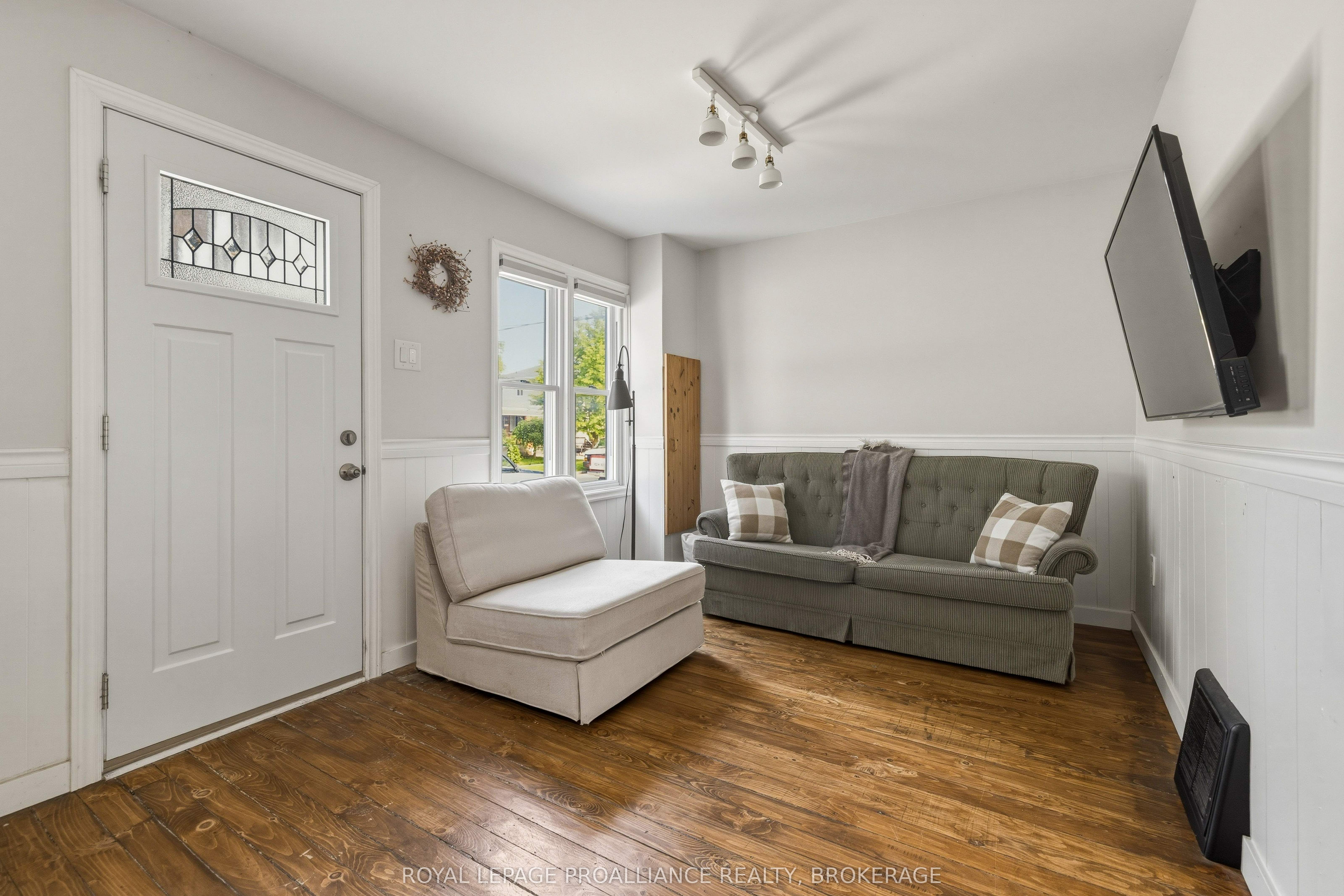 636 Macdonnell Street, Kingston, ON K7K 4X3