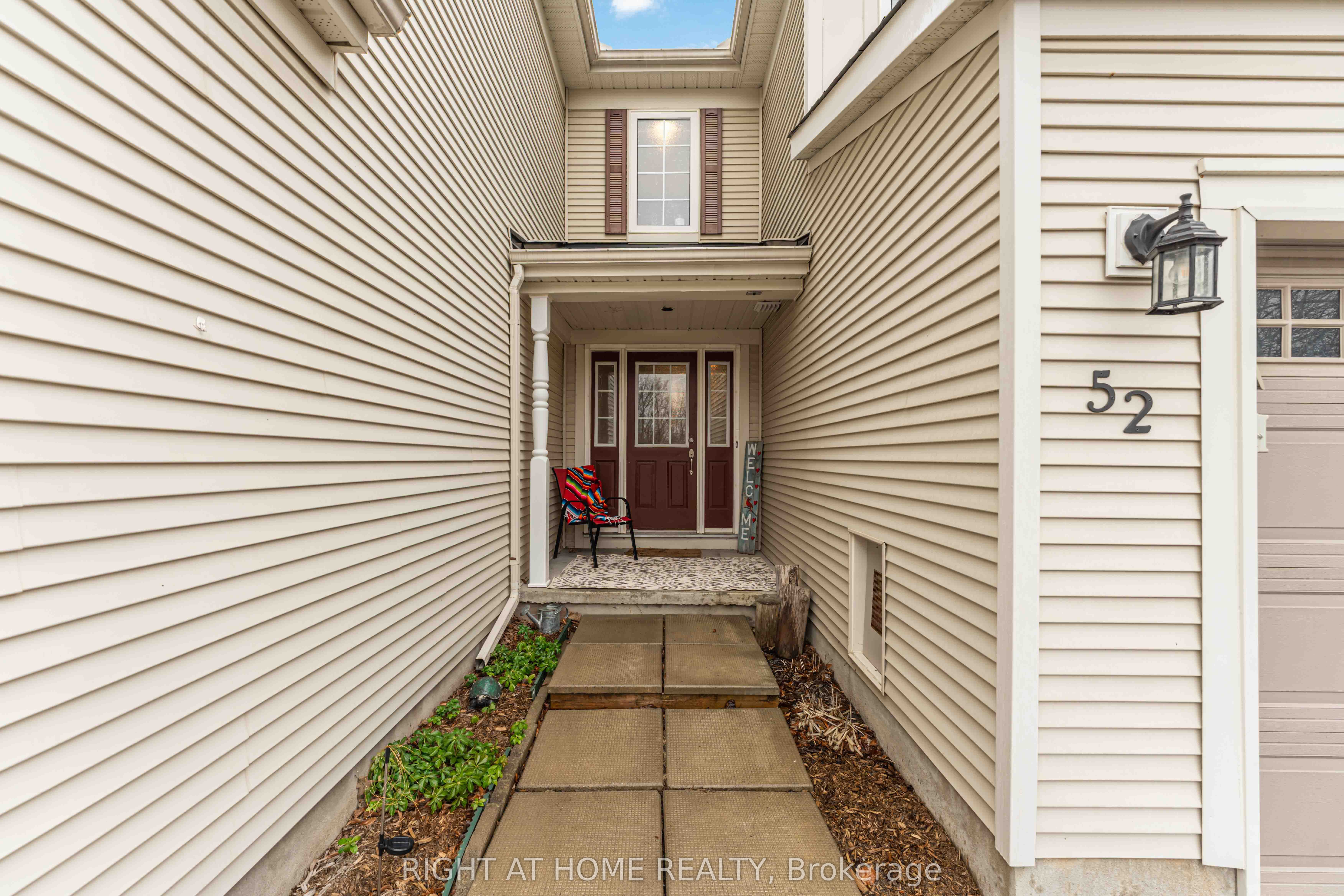 52 Fieldberry Private, Barrhaven, ON K2J 5E8