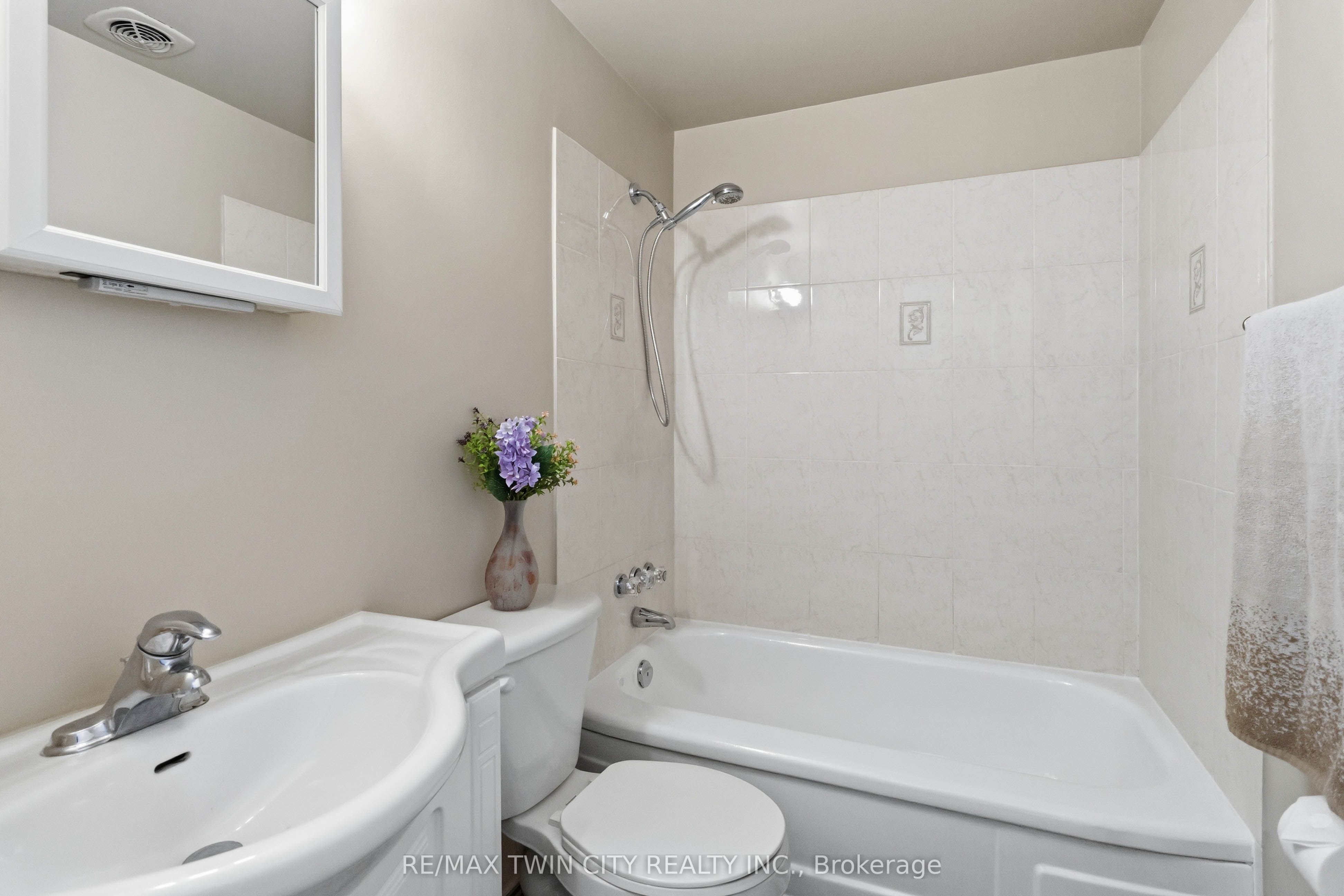 87 St George Street 305, Brantford, ON N3R 1V5