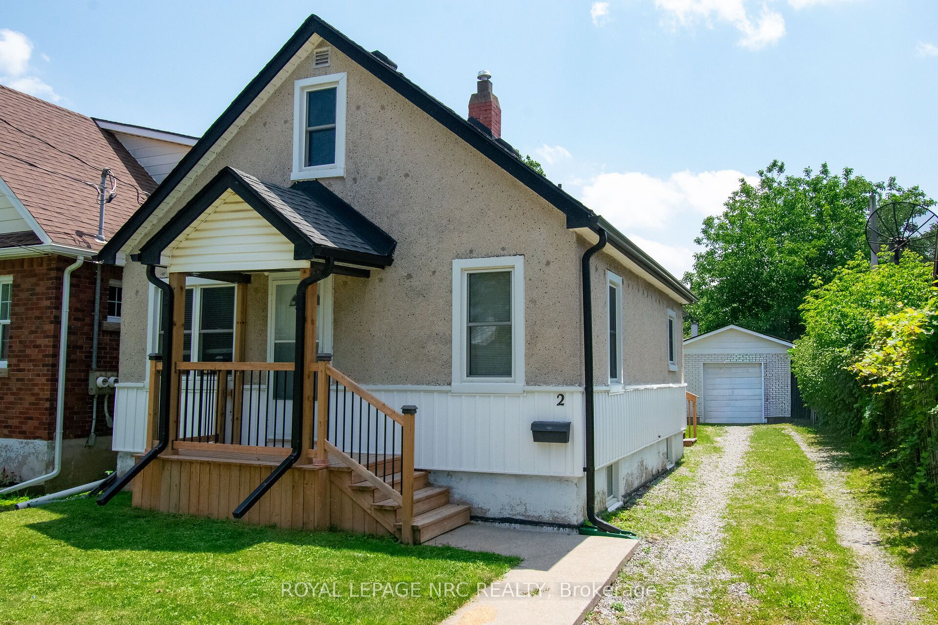 2 Eastbourne Avenue, St. Catharines, ON L2M 5K4