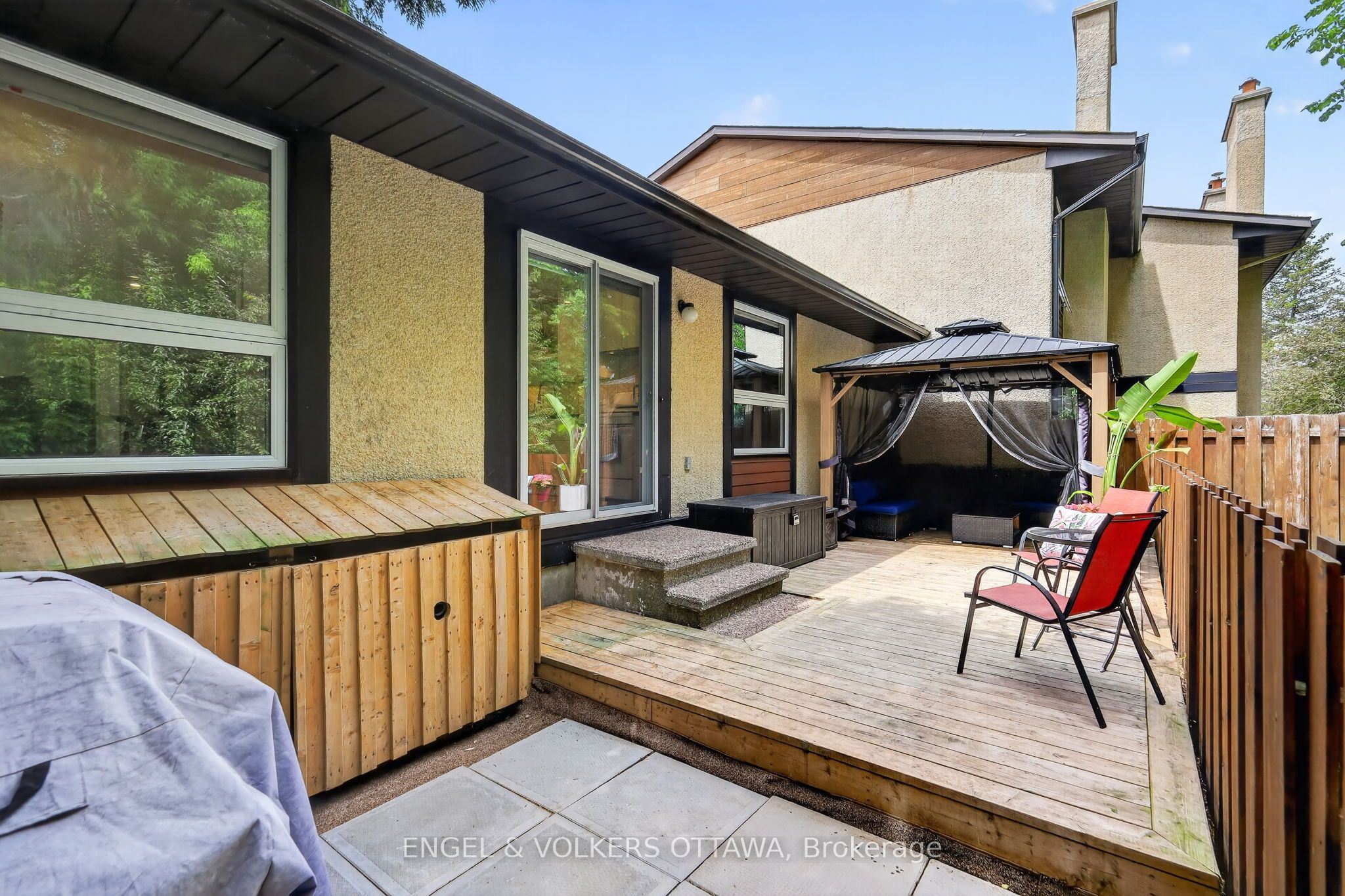 164 McClintock Way 6, Kanata, ON K2L 2A4