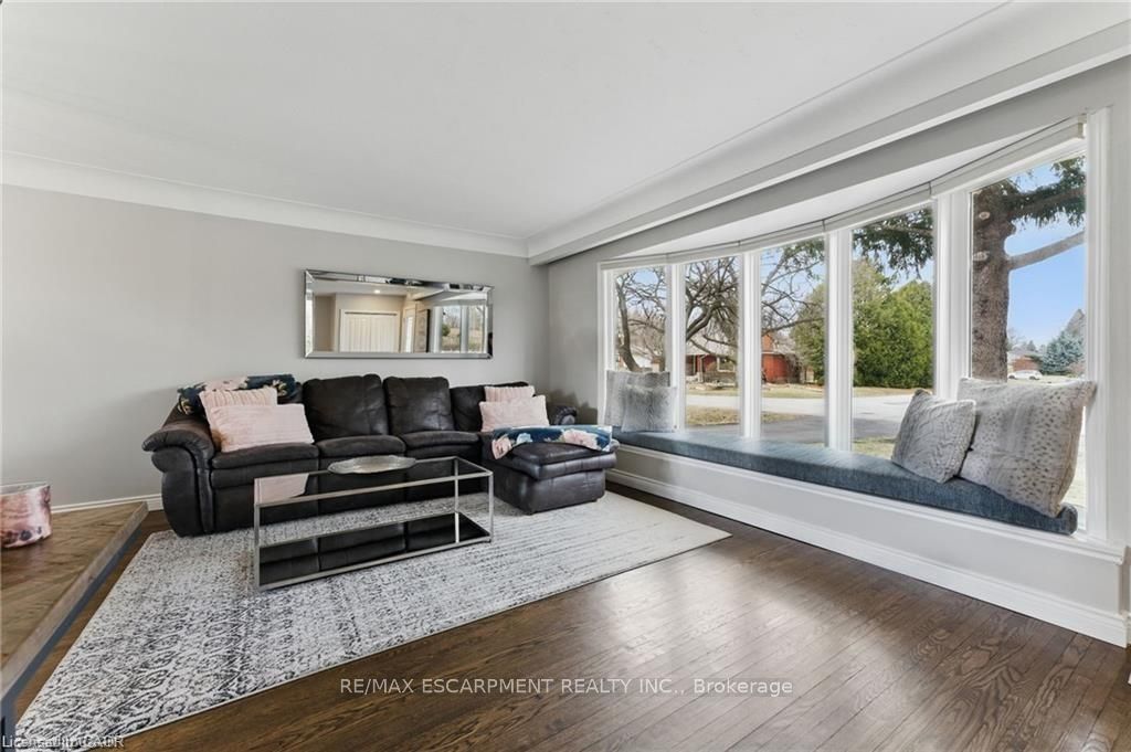 160 Council Crescent, Hamilton, ON L9G 1V1