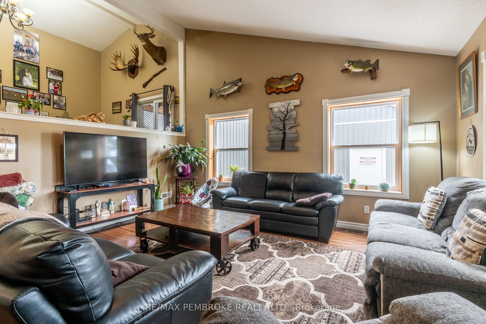 1890 Queensline Road, Whitewater Region, ON K0J 1V0